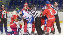 Lukašenkova rada zabrala. Bielorusi si vyšliapli na Cháru a spol.