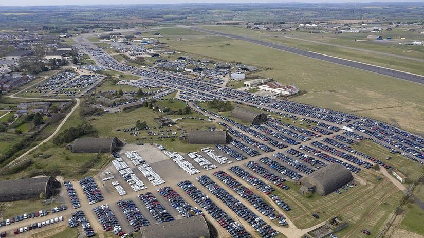 Medzi autami sa nachádzajú luxusné modely Range...