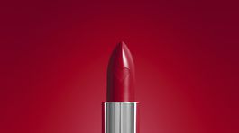Rúž Shoutout Pro Pigment Lipstick od NYX, odtieň Everyone lies. Predáva sa za 9,30 eura. 