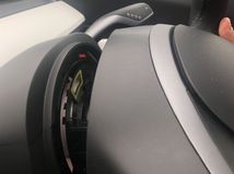 Tesla 3 - odpadnutý volant