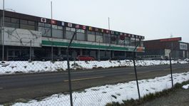 Temný príbeh švajčiarskeho dílera ‘vyplavil‘ 100 starých nejazdených áut