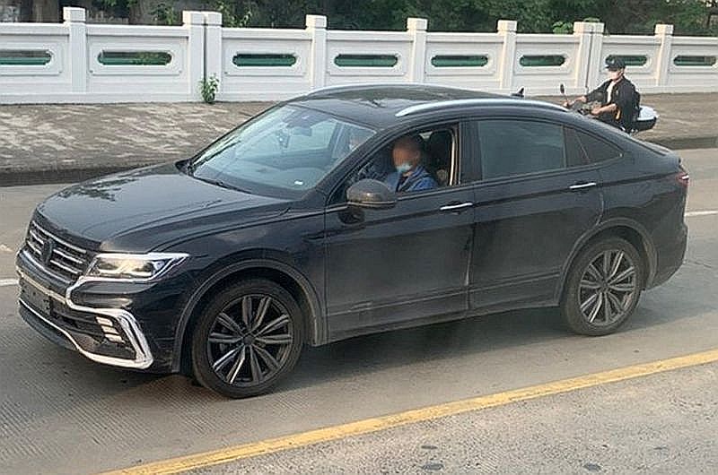 Zábery takmer nemaskovaného Tiguanu X ukazujú,...