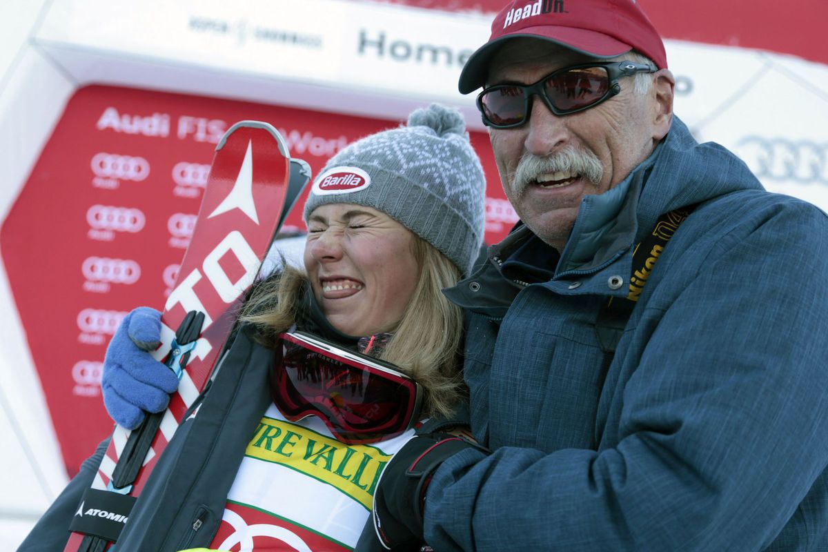 Mikaela Shiffrinová s otcom Jeffom na snímke z...