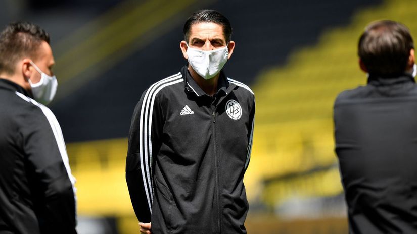 Nemecký rozhodca Deniz Aytekin. 