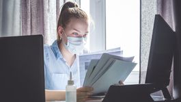 Menej byrokracie? Omyl, ľudia majú stále veľa „papierovačiek“, tvrdí NKÚ