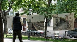 Mestá, v ktorých sa život musel zastaviť. Fotografie Petra Korčeka a Karola Cudlína pod holým nebom. 