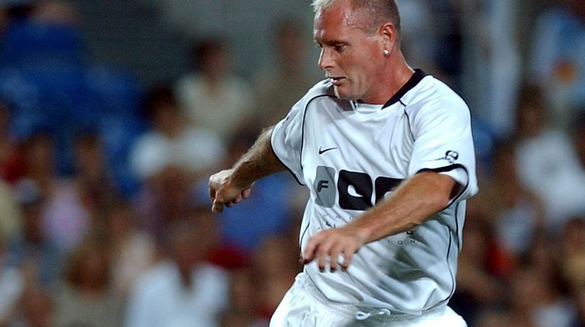 10. Paul Gascoigne z Newcastlu do Tottenhamu v...