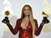 Speváčka Beyonce s masívnym a poriadne drahým náhrdelníkom.