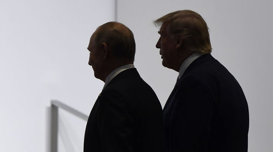 Putin navrhol presun iránskeho uránu do Ruska, Trump to odmietol