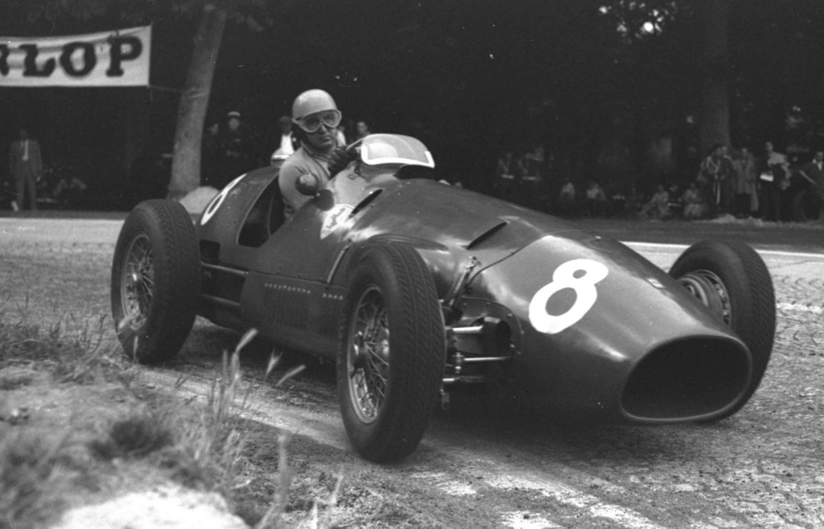 Alberto Ascari vo Ferrari počas svojej prvej...