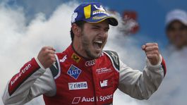 Podvod formulového jazdca. Na virtuálne preteky si najal profesionála