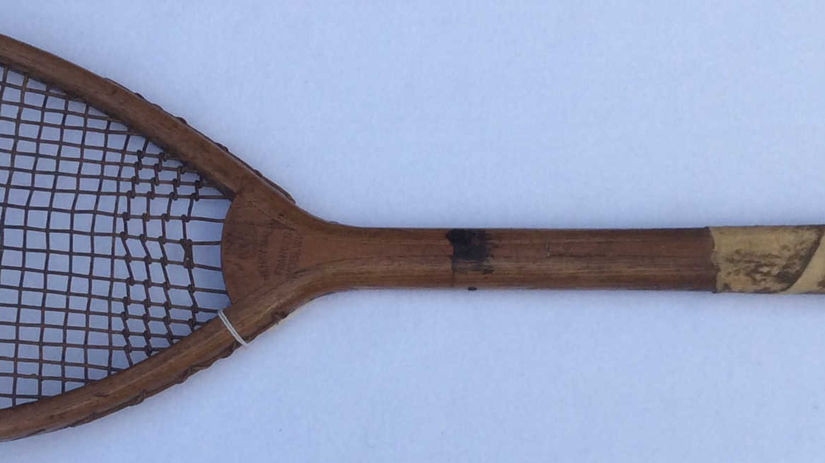 Výrobca: Henry Malings z Francis Street...