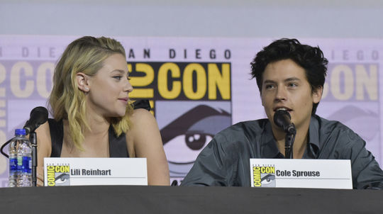 Herečka Lili Reinhart a jej partner a zároveň...