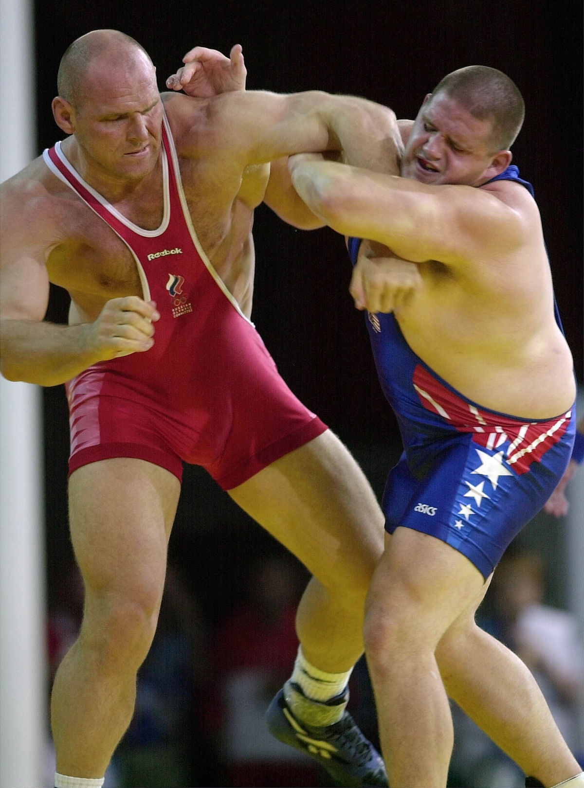 Rulon Gardner (vpravo) počas finálového súboja...