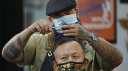 Situácia v Španielsku sa zlepšuje, Británia otvorí obchody a školy