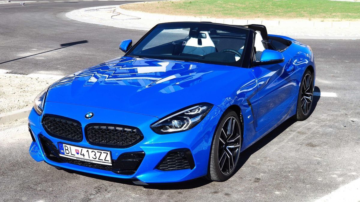 BMW Z4 vyzerá lepšie so stiahnutou strechou.