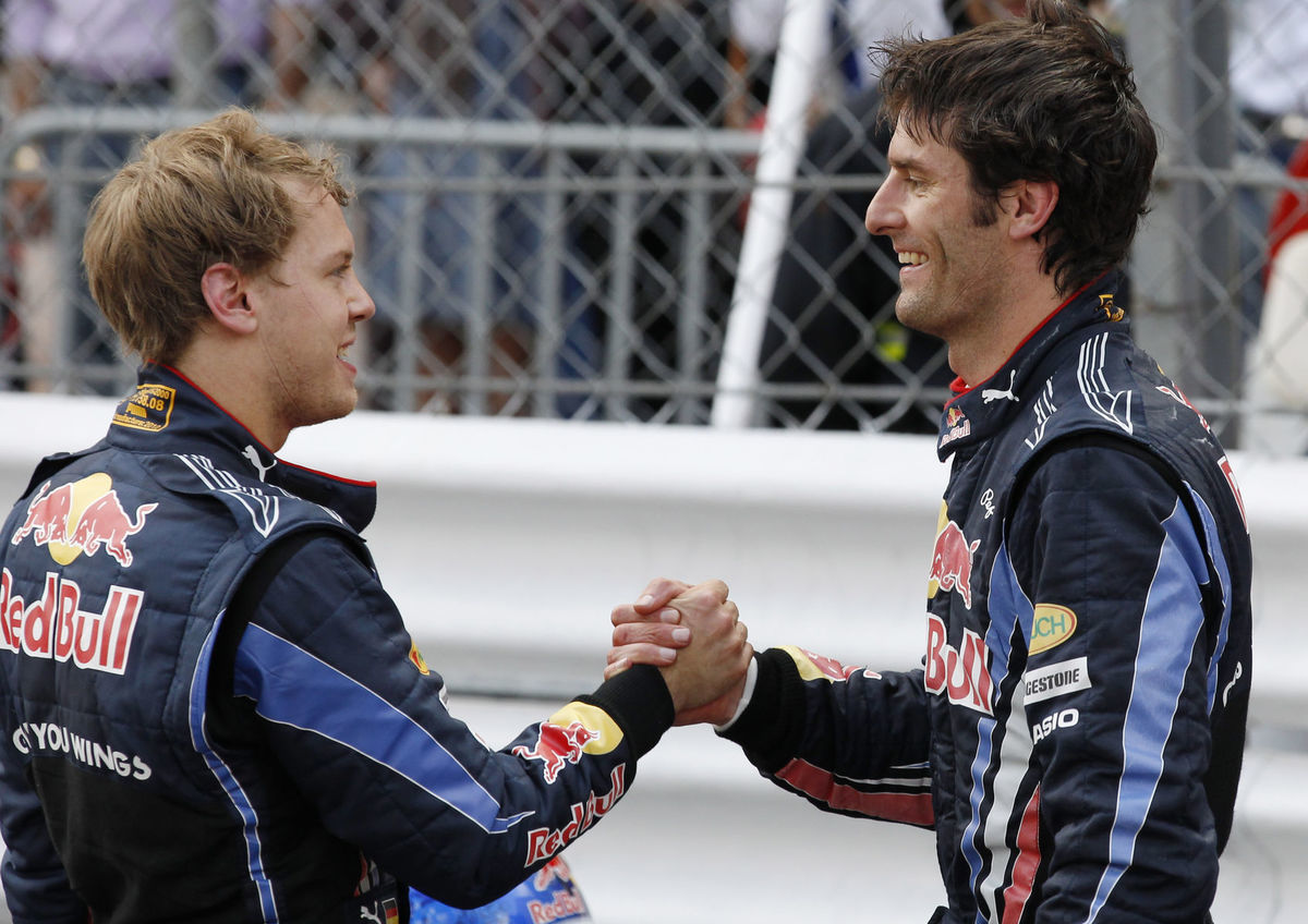 Sebastian Vettel (vľavo) a Mark Webber z Red...