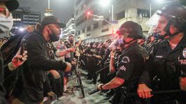 Polícia v Minneapolise zasiahla voči demonštrantom porušujúcim zákaz vychádzania