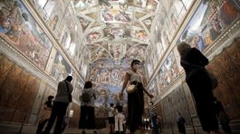 Vo Vatikáne znovu otvorili Sixtínsku kaplnku, navštívilo ju 1600 ľudí