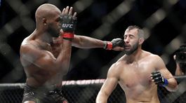 Správa, ktorá poženie aj Procházku. Hviezdny Jones sa vzdal titulu