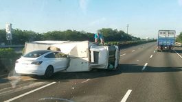 Tesla mala ďalší incident. Jej autopilot prehliadol celý kamión