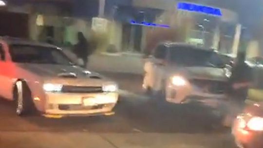 USA - rabovanie v predajniach áut