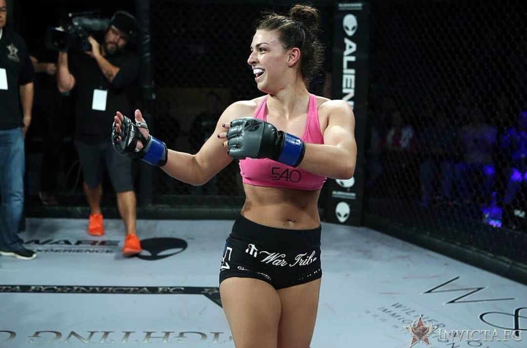 Mackenzie Dernová.