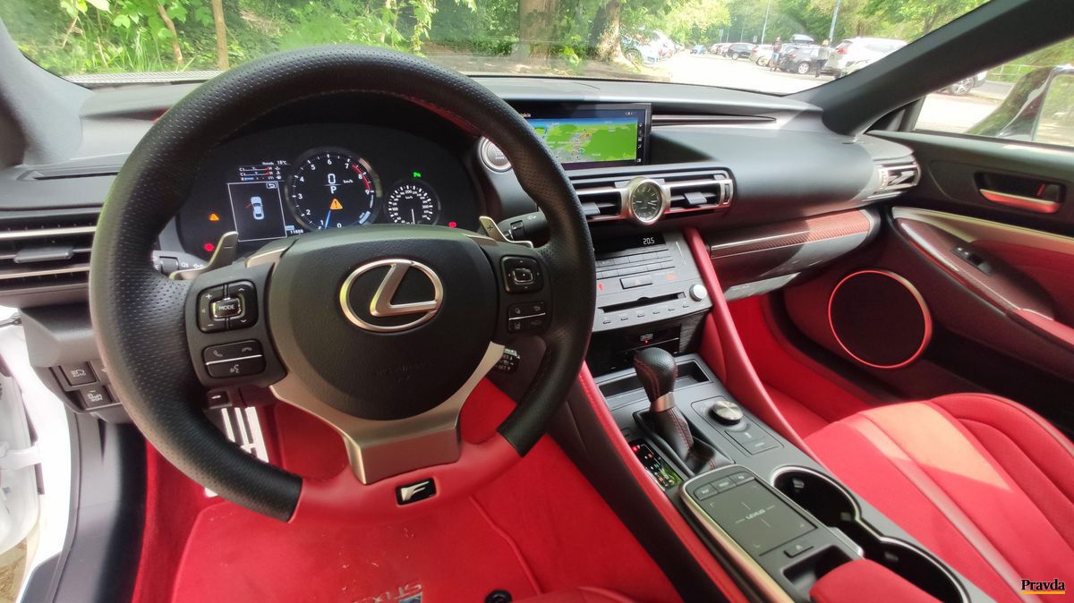 Interiér Lexusu RC-F Track Edition nie je...