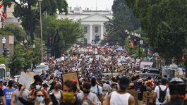 Namiesto vojakov demonštranti. Trump v uliciach prehral 