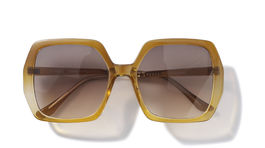Slnečné okuliare Reserved, predávajú sa za 12,99 eura. 