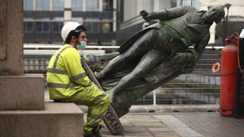 Británia Londýn sochy otrokárstvo Floyd Milligan