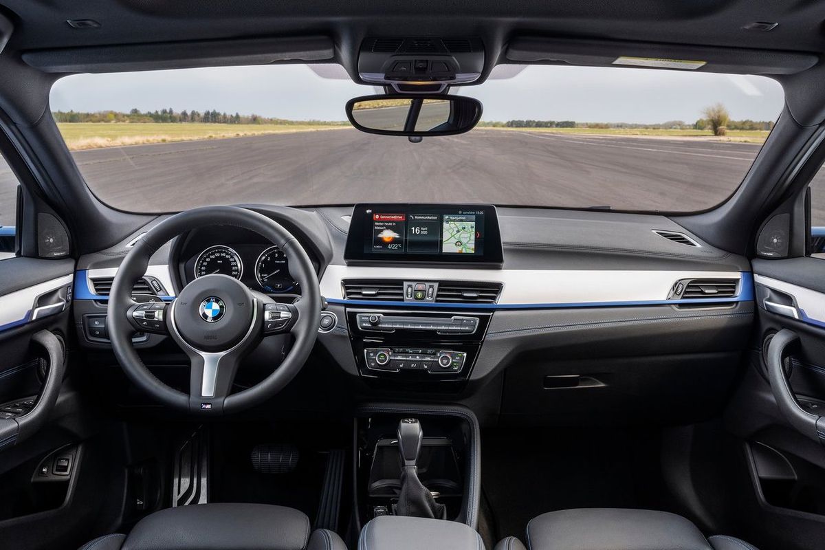 Interiér je štandardne vybavený dvojzónovo...