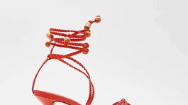 Dámske sandále na podpätku so šnurovaním Zara, predávajú sa za 49,95 eura. 