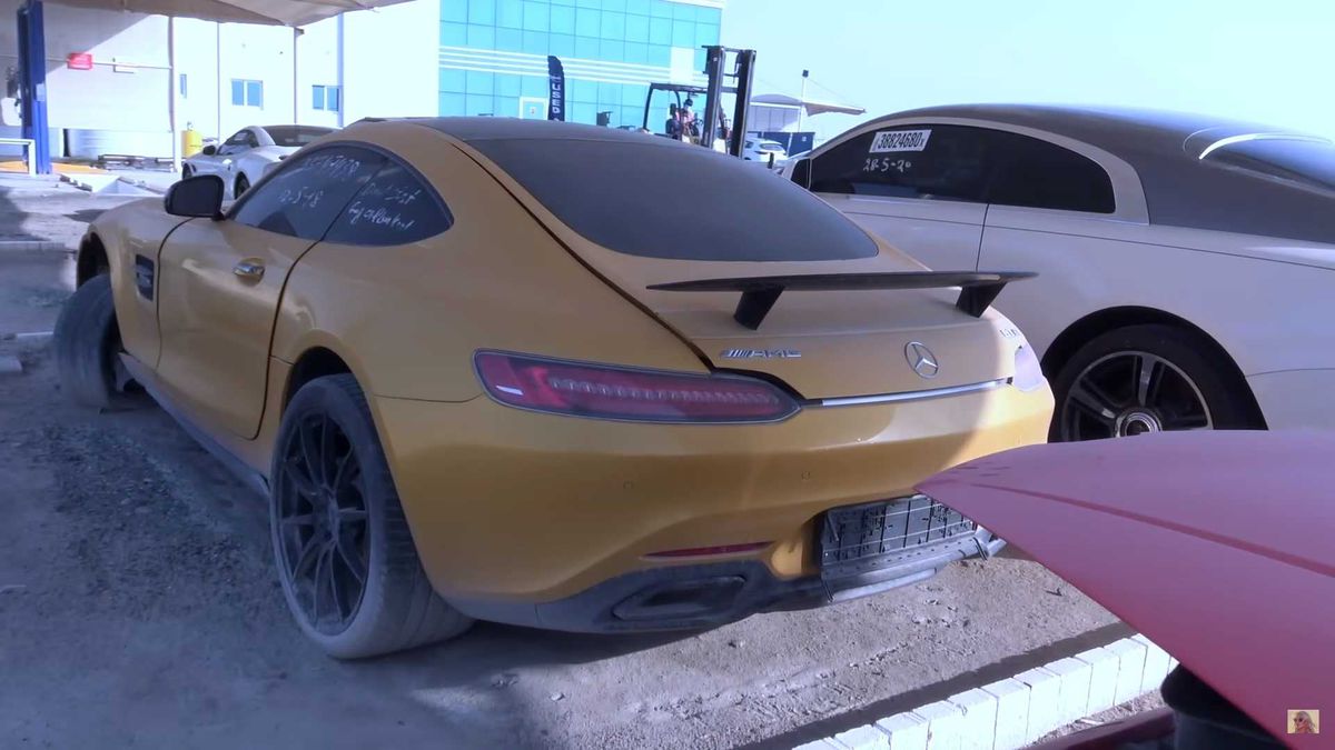 Ani tento Mercedes-Benz AMG GT už po havárii...
