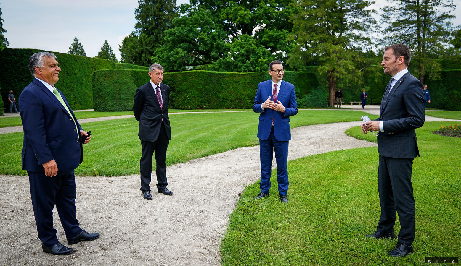 Zľava: Predseda vlády Maďarska Viktor Orbán,...