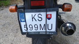 To je odvaha: Falošná ŠPZ, žiaden vodičský a zakázaná jazda!