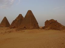 pyramidy male