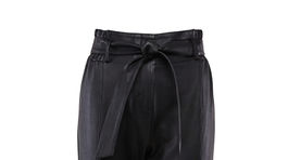 Dámske kožené nohavice s vyšším pásom Kara, predávajú sa za 280 eur. 