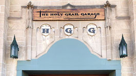 Holy Grail Garage - kostol ako garáž