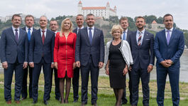 Pellegrini predstavil svoj tím. Kto zostáva v Smere?