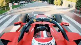 Dobré ráno, Maranello! Leclerc prevetral novú formulu v meste. Kde bol Vettel?