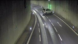 Vodič prevrátil auto priamo v tuneli