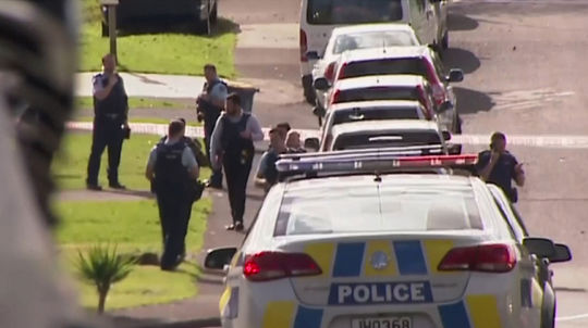 Polícia na Novom Zélande zastrelila útočníka, ktorý v obchode pobodal šesť ľudí