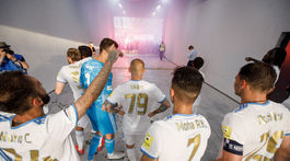 V Nitre sa bijú Ukrajinci so Slovákmi. Zasahovala aj polícia