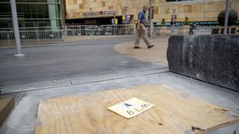 Bez černochov, s pracovitými belochmi. Klub pre výroky odstránil sochu exmajiteľa