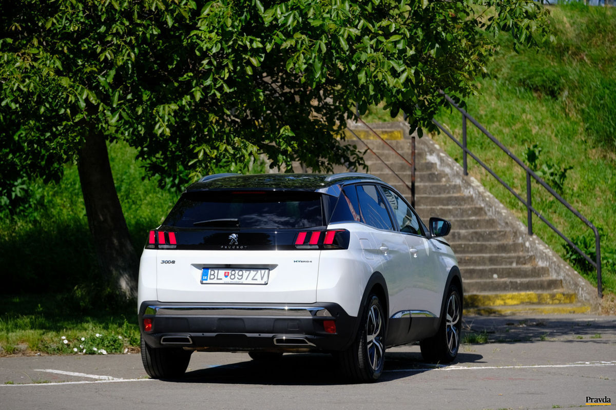 Peugeot 3008 Hybrid4 v sebe ukrýva trojicu...