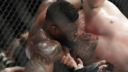 Rekord v UFC. Strhy Britvy si odniesol ruský premožiteľ Végha 