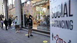 PRIESKUM: Iba tretine zákazníkov chýba nakupovanie v nákupných centrách