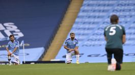 Zápas City narušil incident s lietadlom. Burnley sa od transparentu dištancuje