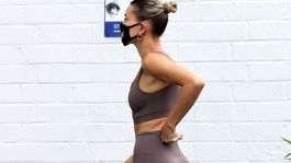 Bieberova Hailey sa nemusí ani vyzliekať, aby vyzerala ako nahá... a dokonalá!